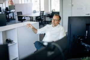 Jesper Petersen rådgiver om AI og Modern work i Mindcore.